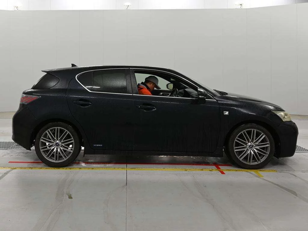 Lexus CT200h  с аукциона в Японии