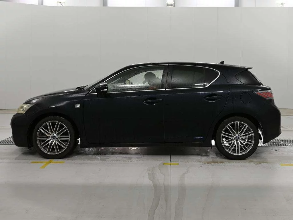 Lexus CT200h  с аукциона в Японии