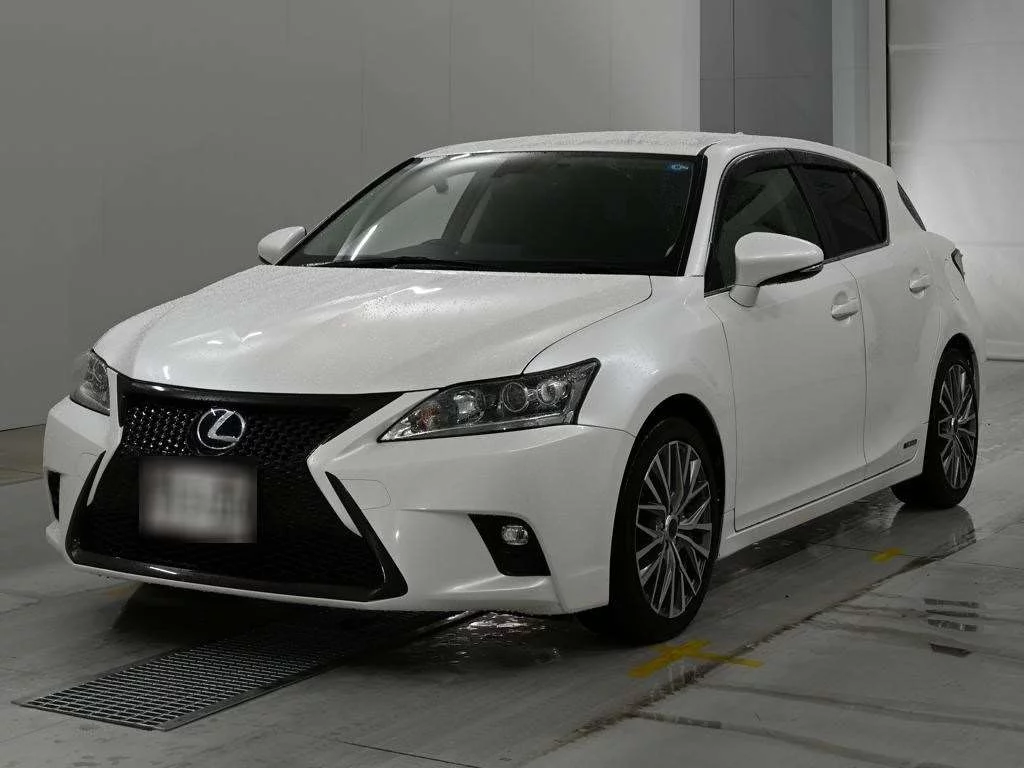 Lexus CT200h  с аукциона в Японии