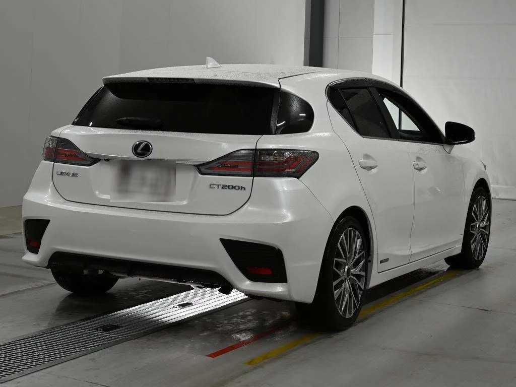 Lexus CT200h  с аукциона в Японии