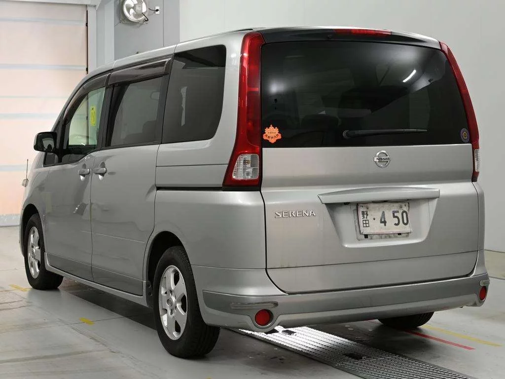 Nissan Serena  с аукциона в Японии
