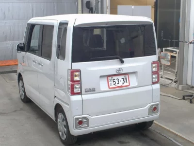 TOYOTA PIXIS MEGA