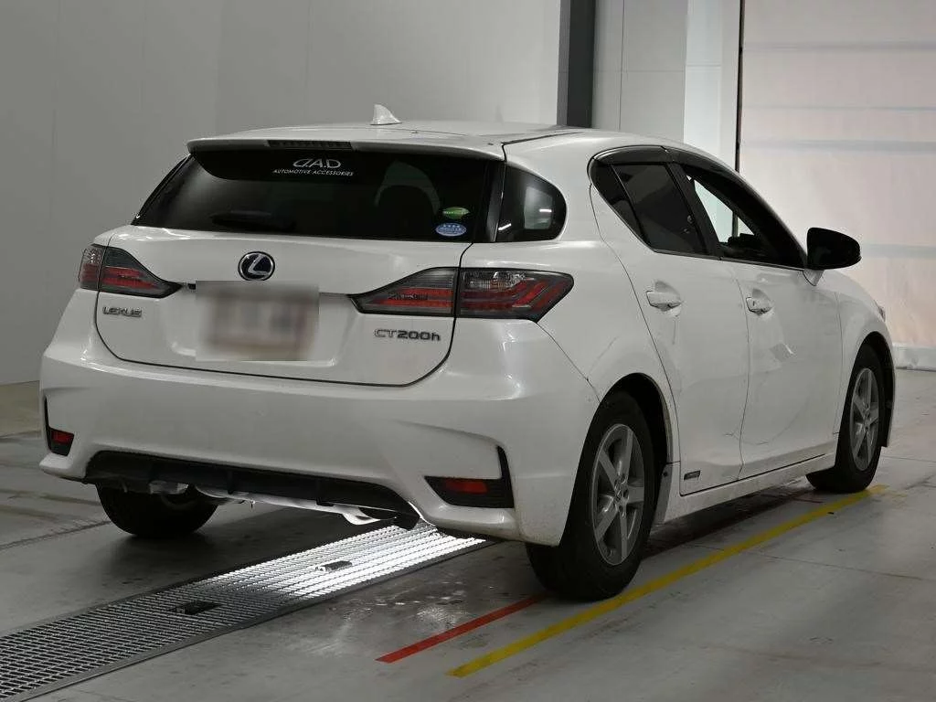 Lexus CT200h  с аукциона в Японии
