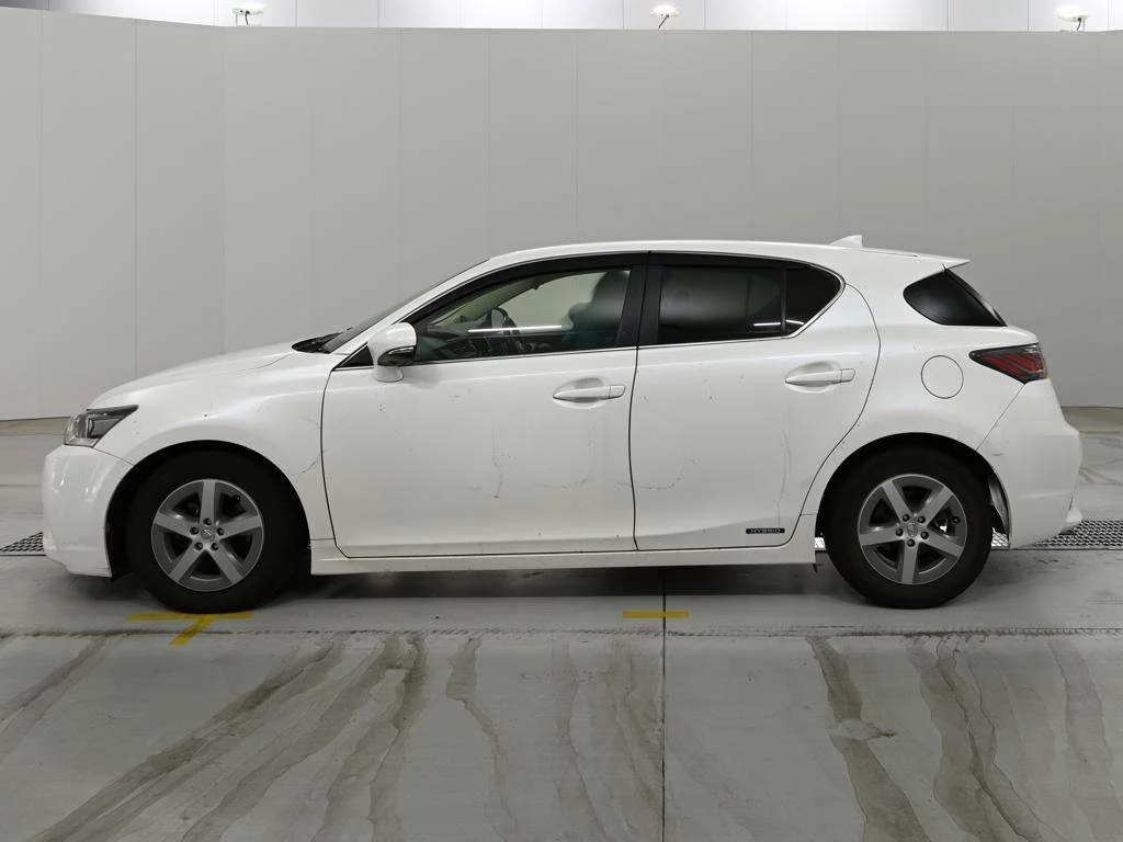 Lexus CT200h  с аукциона в Японии