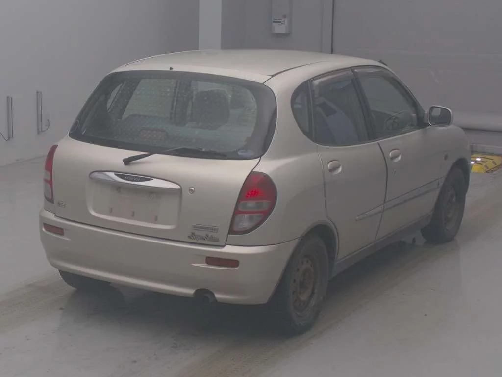 Daihatsu Storia  с аукциона в Японии