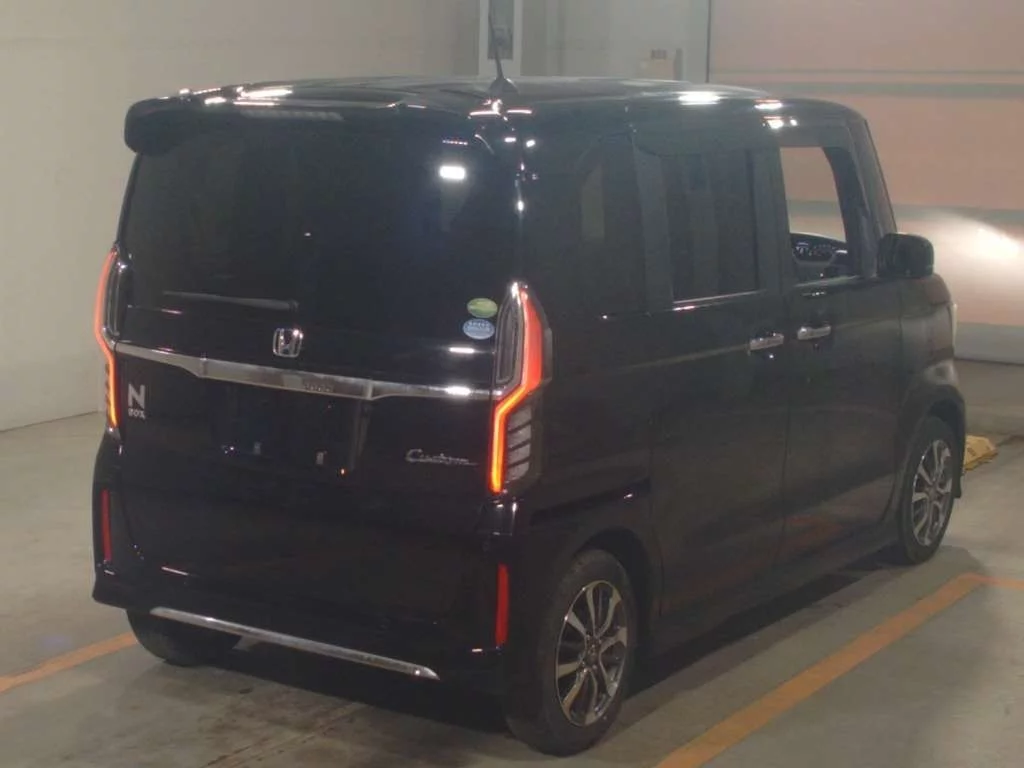 Honda N BOX CUSTOM  с аукциона в Японии