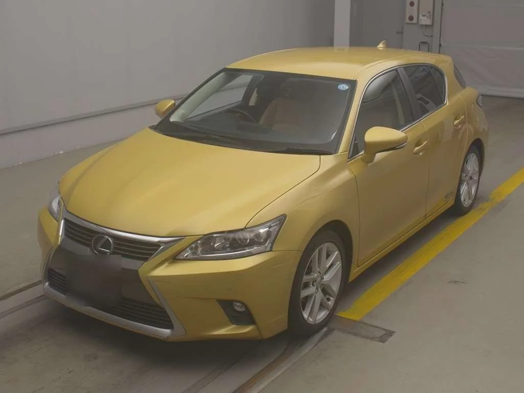 Lexus CT200h  с аукциона в Японии