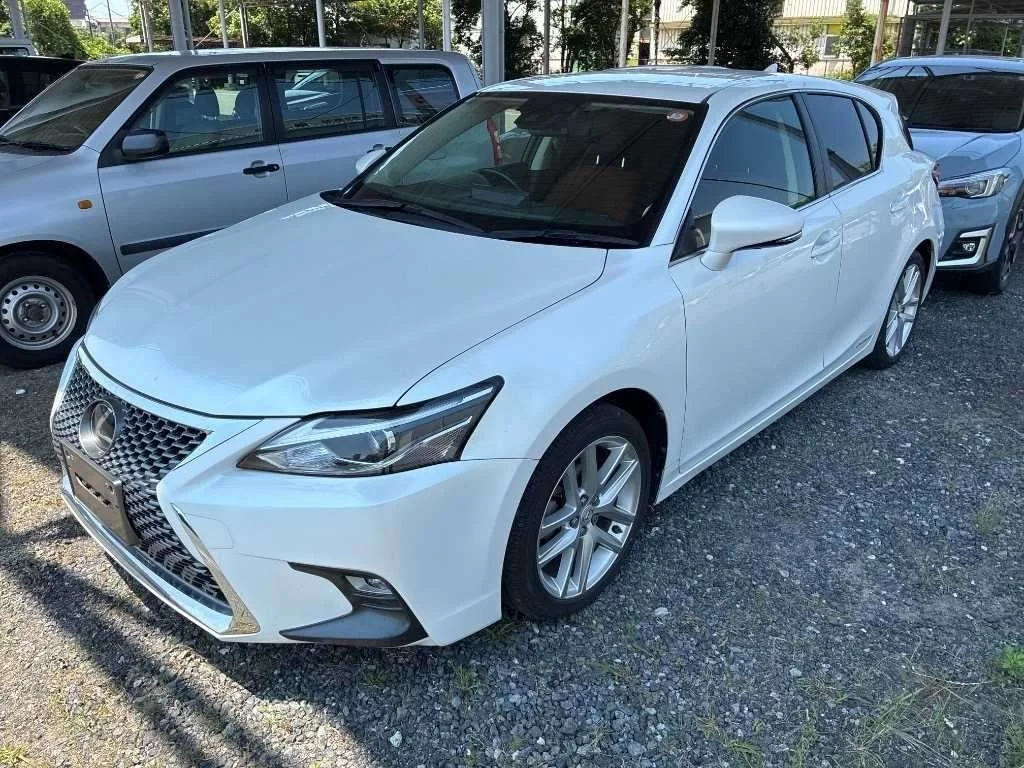 Lexus CT200h  с аукциона в Японии