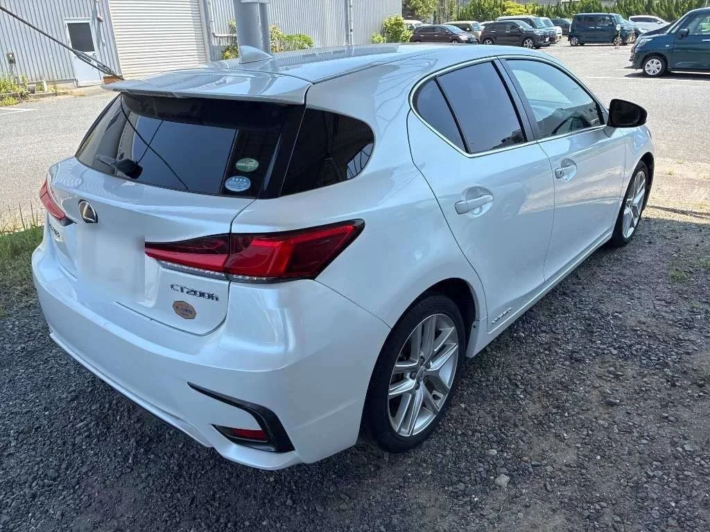 Lexus CT200h  с аукциона в Японии