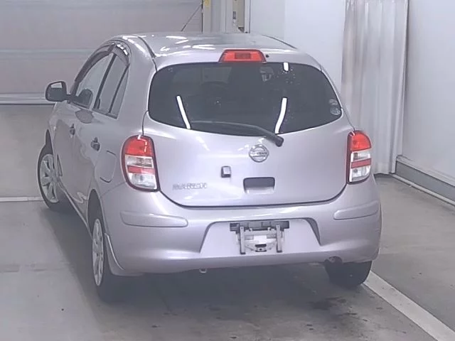 Nissan March  с аукциона в Японии