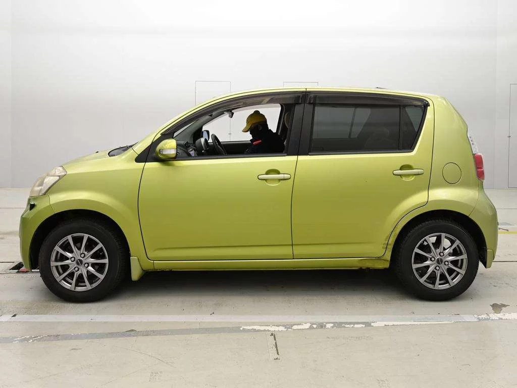 Toyota Passo  с аукциона в Японии