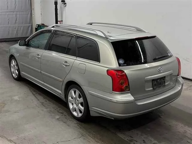 Toyota Avensis  с аукциона в Японии