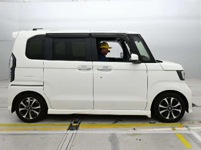 HONDA N BOX CUSTOM