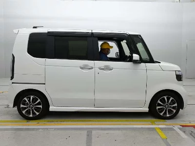HONDA N BOX CUSTOM