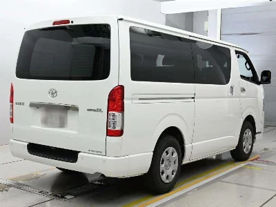 TOYOTA HIACE VAN