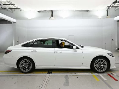 Toyota CROWN HYBRID