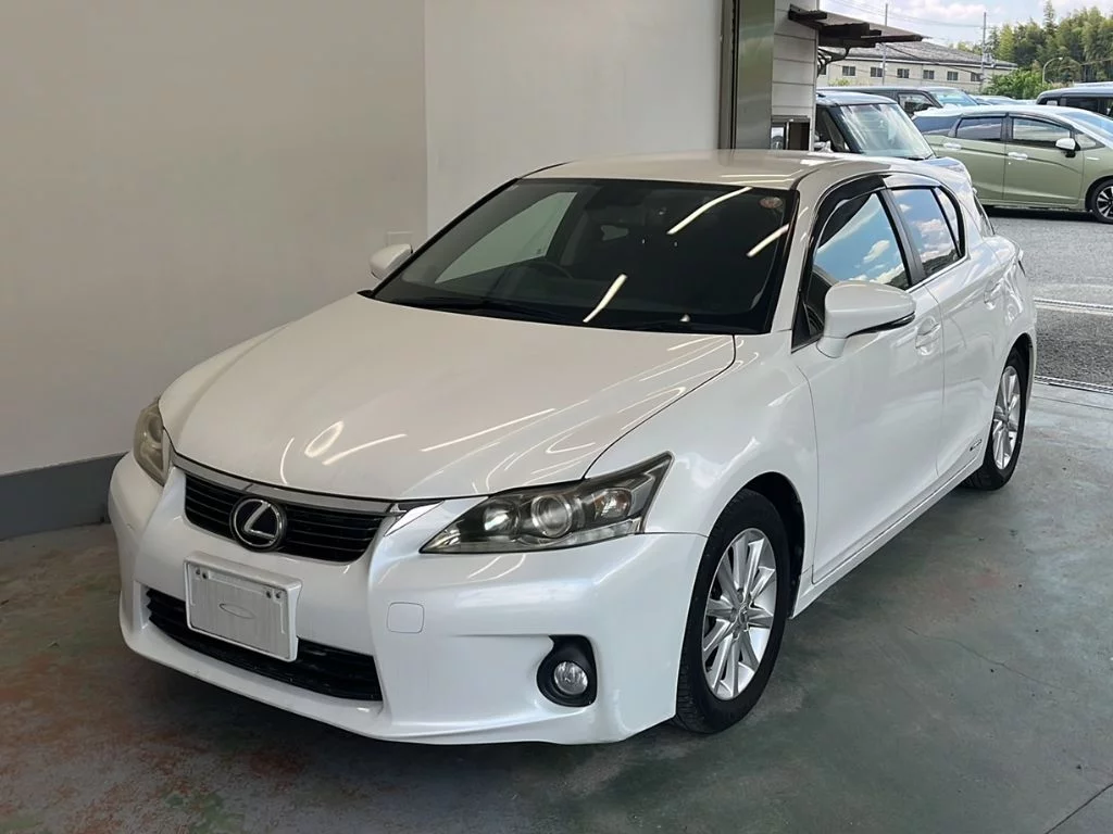 Lexus CT200h  с аукциона в Японии