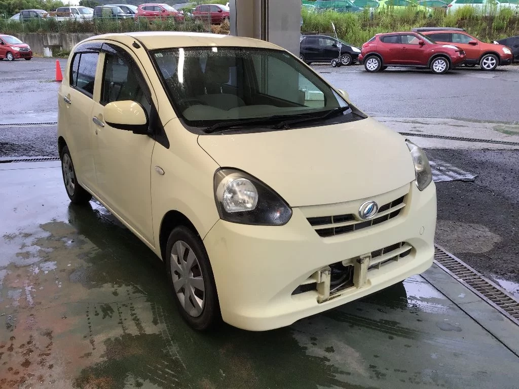 Daihatsu Mira e:S  с аукциона в Японии