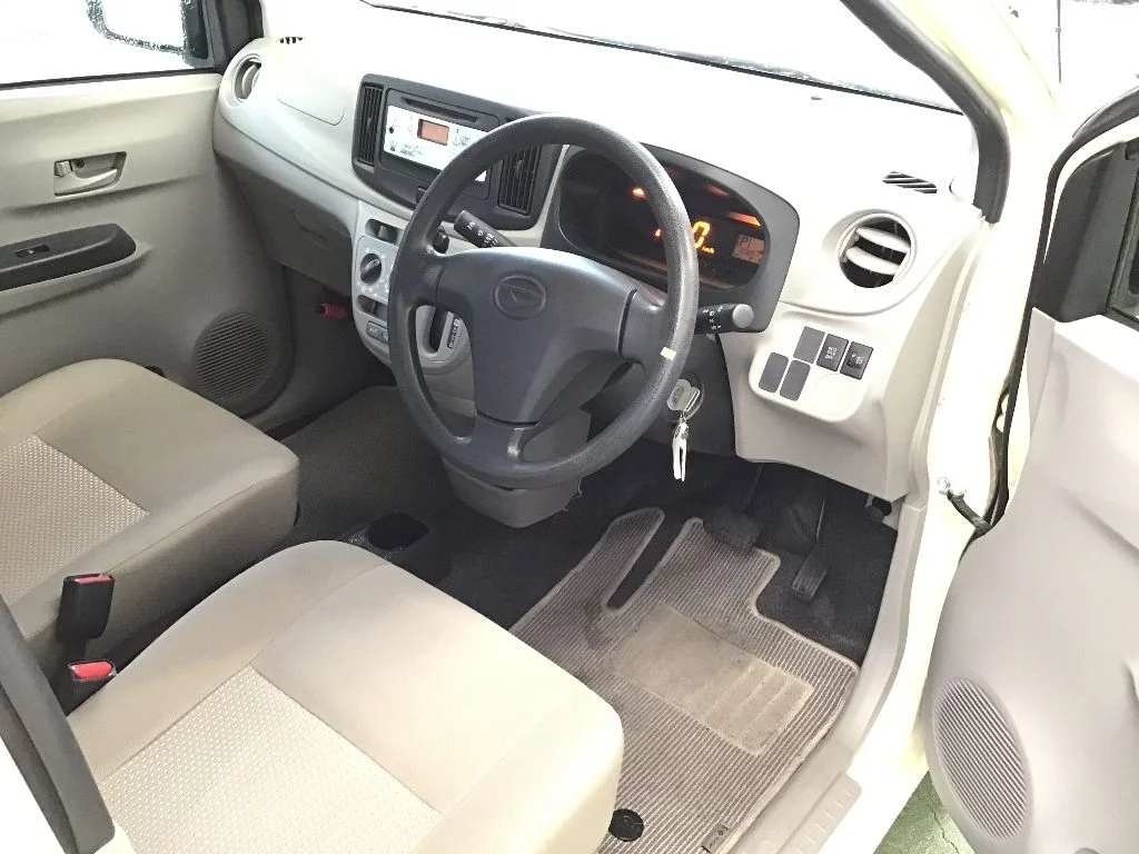 Daihatsu Mira e:S  с аукциона в Японии