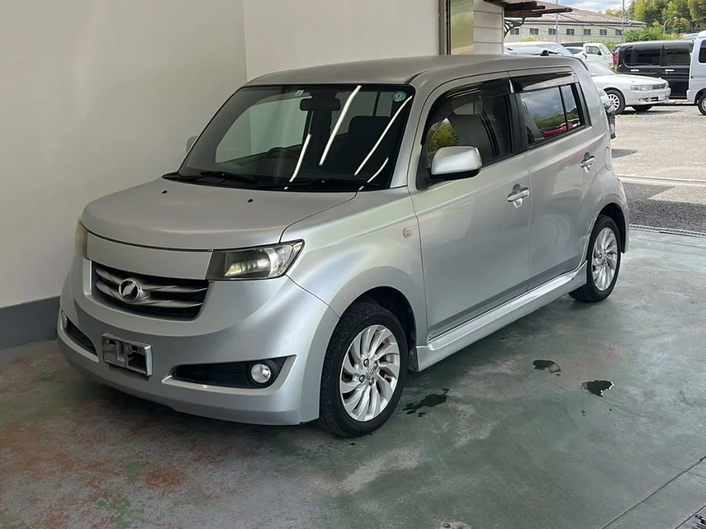 Toyota bB  с аукциона в Японии