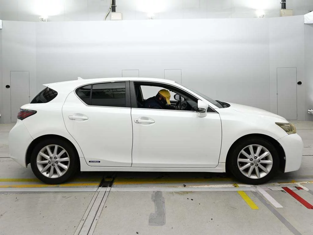 Lexus CT200h  с аукциона в Японии