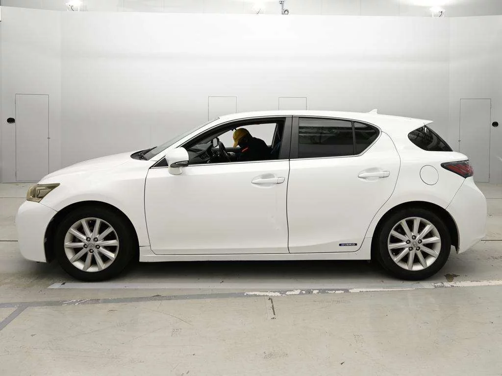 Lexus CT200h  с аукциона в Японии