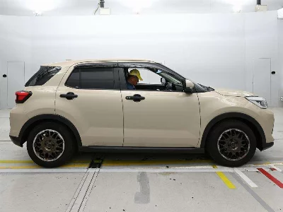 DAIHATSU ROCKY