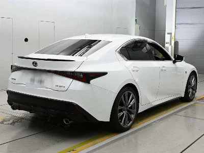 LEXUS IS