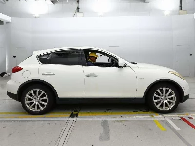 NISSAN SKYLINE CROSSOVER