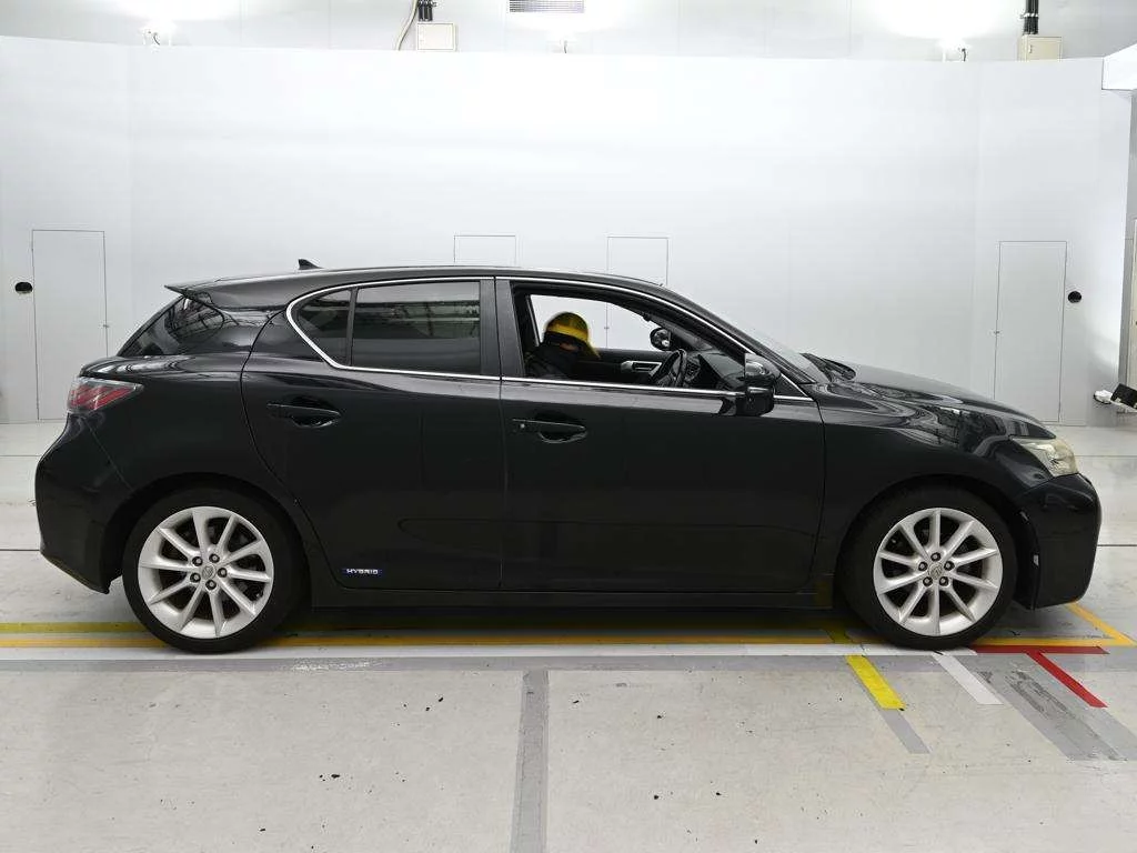 Lexus CT200h  с аукциона в Японии