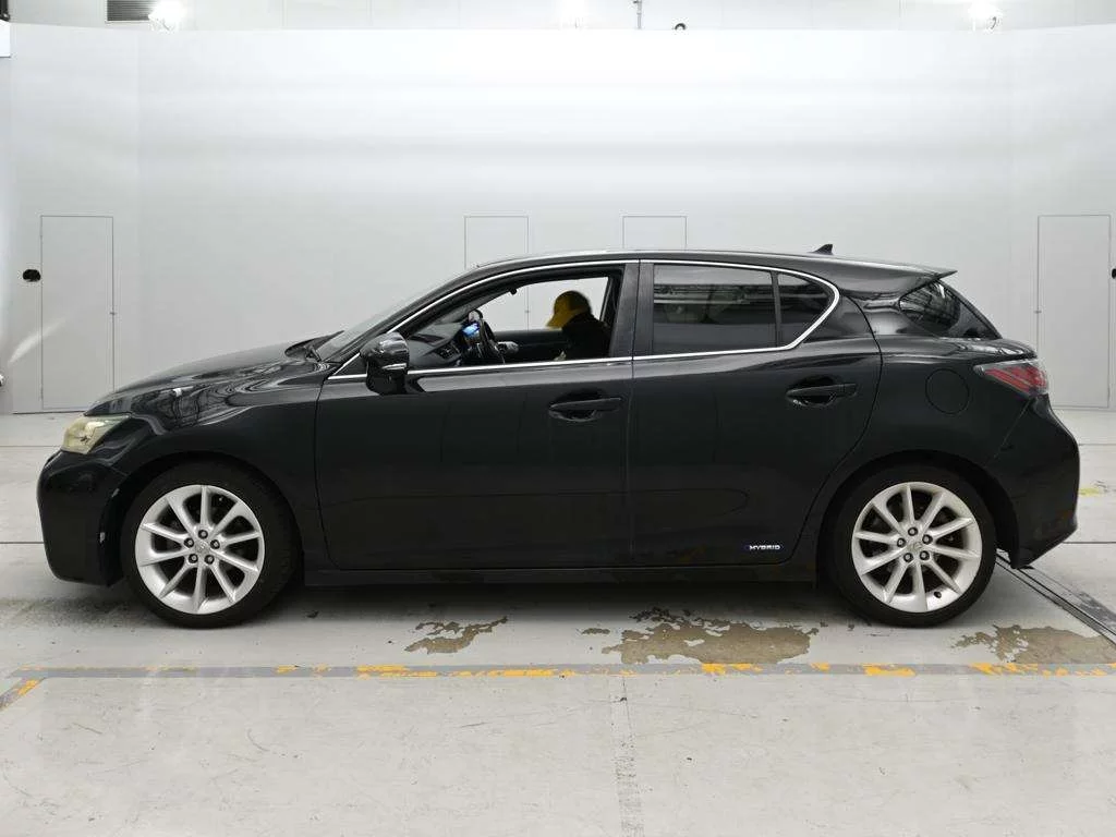 Lexus CT200h  с аукциона в Японии