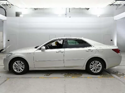 Toyota CROWN HYBRID