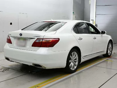 Lexus LS600h