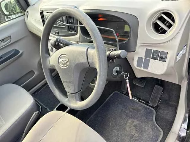 Daihatsu Mira e:S  с аукциона в Японии