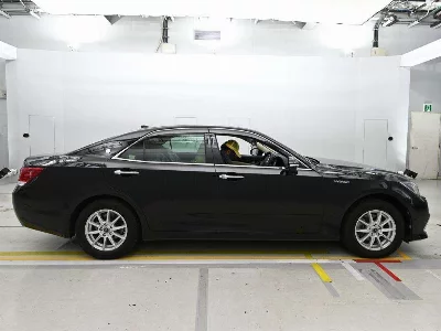Toyota CROWN HYBRID