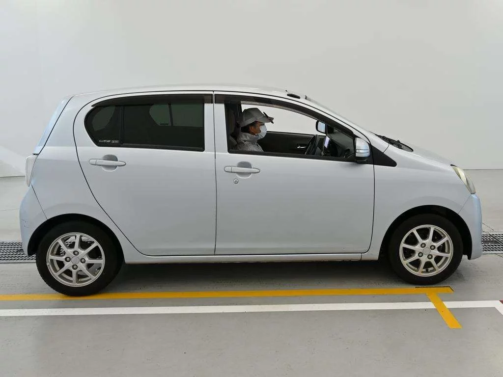 Daihatsu Mira e:S  с аукциона в Японии