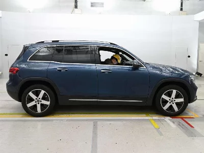 MERCEDES BENZ GLB