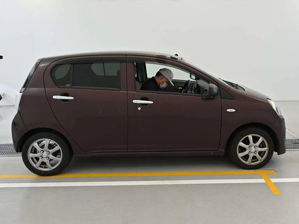 Daihatsu Mira e:S  с аукциона в Японии