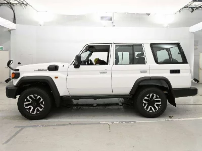 Toyota LAND CRUISER 70