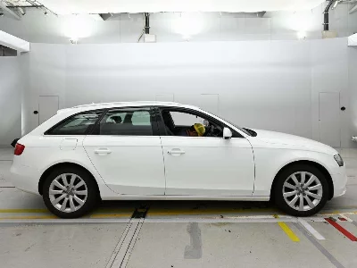 AUDI A4 AVANTE