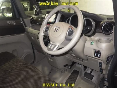 HONDA N BOX +