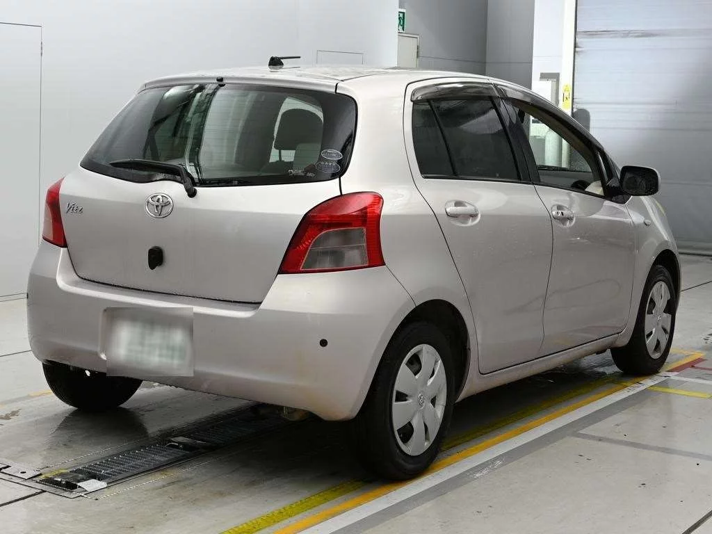 Toyota Vitz  с аукциона в Японии