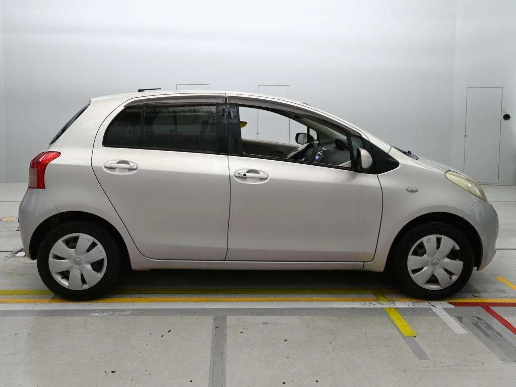 Toyota Vitz  с аукциона в Японии