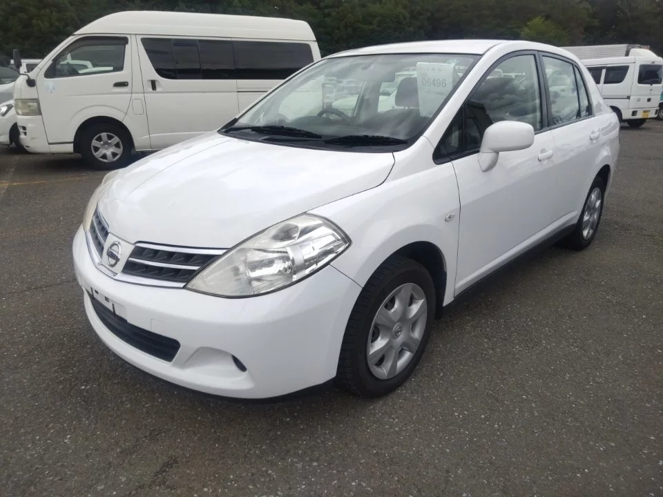 Nissan Tiida Latio  с аукциона в Японии