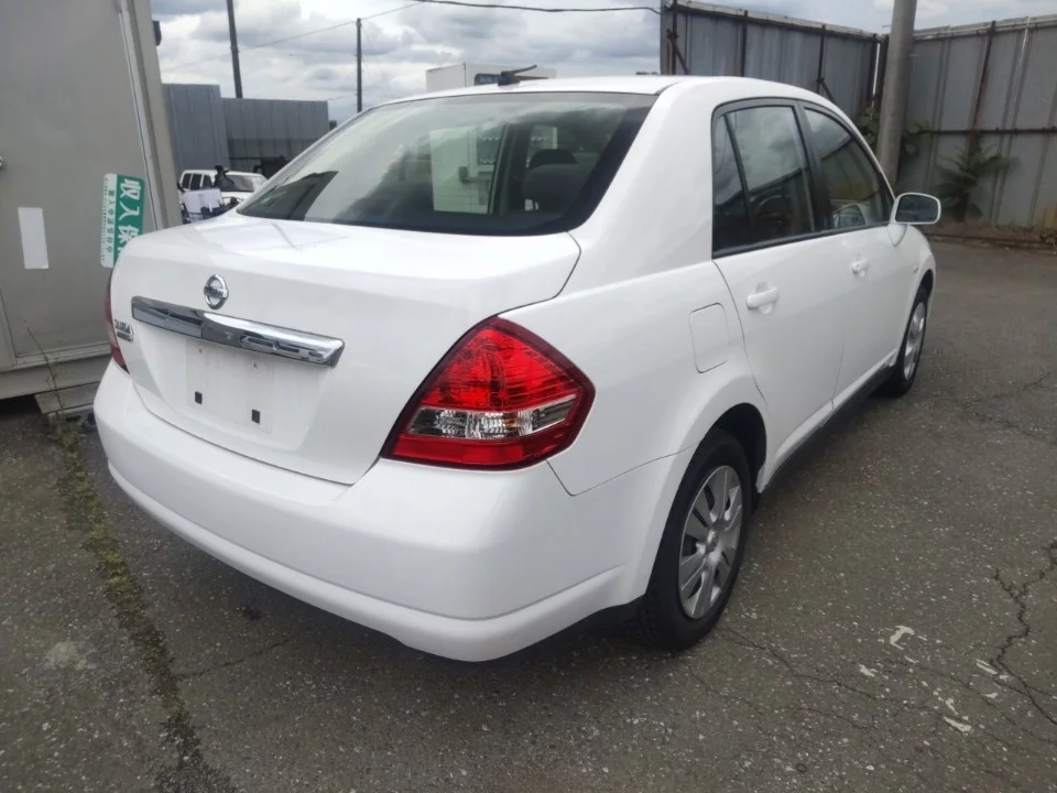 Nissan Tiida Latio  с аукциона в Японии