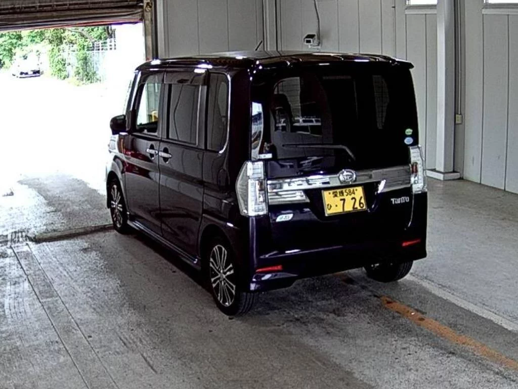 Daihatsu Tanto  с аукциона в Японии