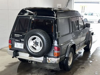 Nissan Safari