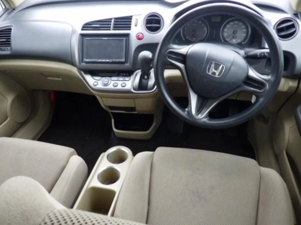 Honda Stream  с аукциона в Японии