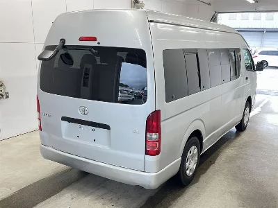 Toyota HiAce Commuter