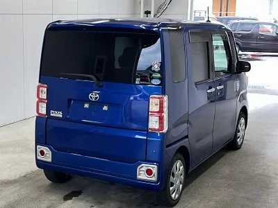 Toyota Pixis Mega